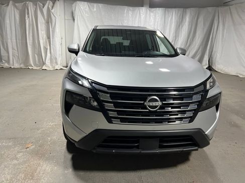 Used 2025 Nissan Rogue SV FWD image 2