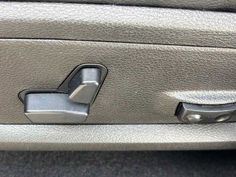 Certified 2020 RAM 1500 Classic SLT w/ Luxury Group image 17