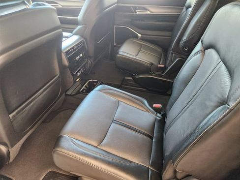 Used 2025 Jeep Wagoneer L Series II AWD/4WD image 29