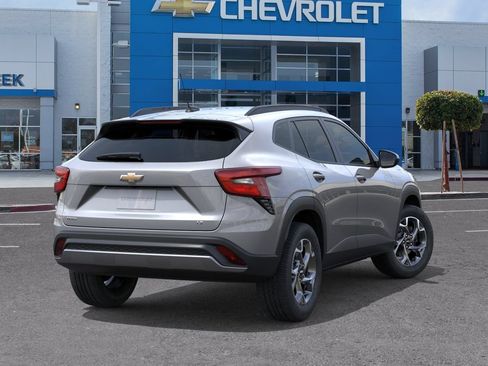 New 2026 Chevrolet Trax LT w/ LT Convenience Package FWD image 4