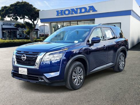 Used 2025 Nissan Pathfinder SV FWD image 1