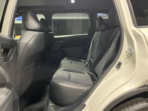 Certified 2025 Subaru Forester Touring AWD/4WD image 36