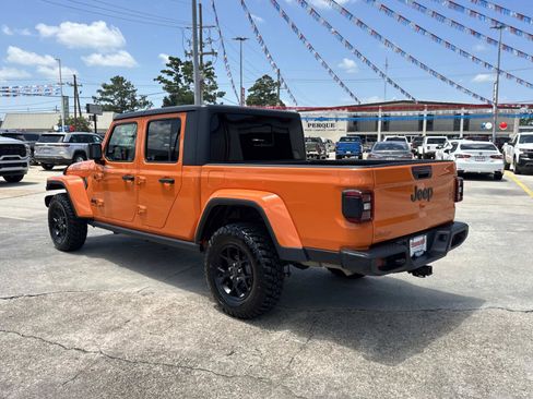 Used 2025 Jeep Gladiator Sport AWD/4WD image 5