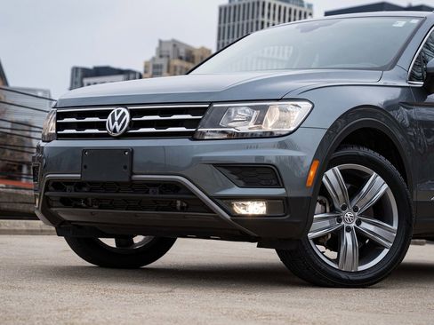 Certified 2021 Volkswagen Tiguan SE image 2