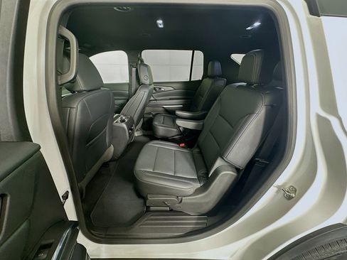 Used 2025 Chevrolet Traverse LT image 28