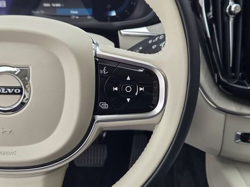 Used 2023 Volvo XC60 B5 Ultimate w/ Climate Package image 39