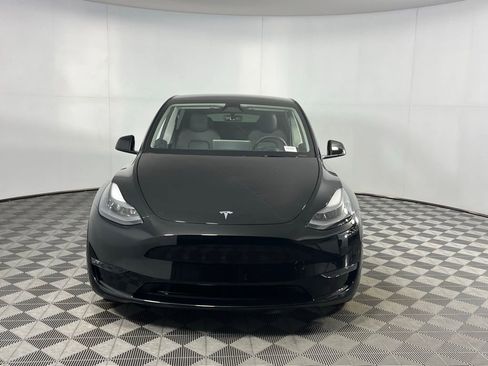 Used 2025 Tesla Model Y Long Range image 11