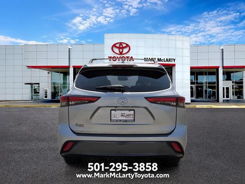 Used 2023 Toyota Highlander Limited FWD image 4