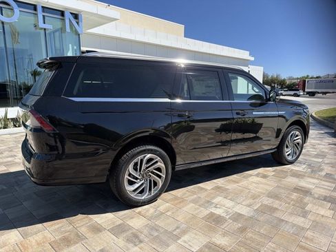 New 2026 Lincoln Navigator L Reserve AWD/4WD image 2