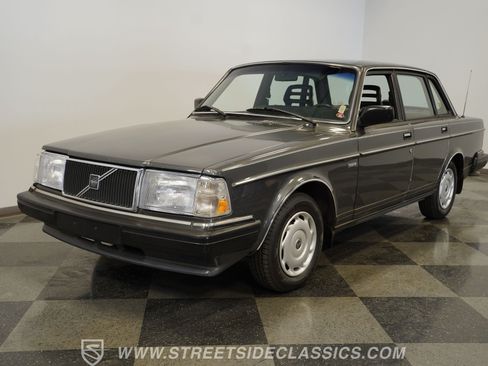 Used 1988 Volvo 240 Sedan RWD image 19