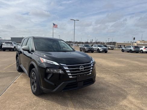 Certified 2025 Nissan Rogue SV image 1