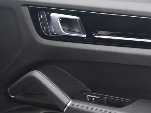 Certified 2022 Porsche Cayenne E-Hybrid image 21