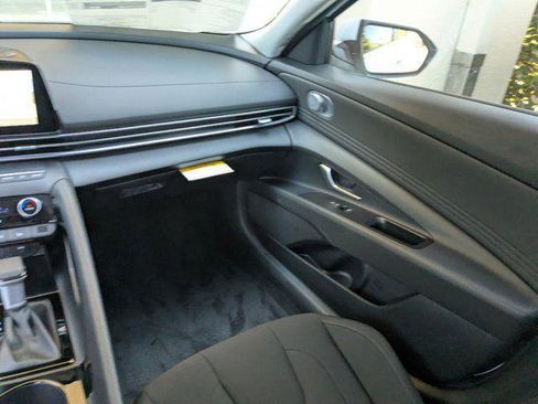 New 2025 Hyundai Elantra SEL FWD image 11