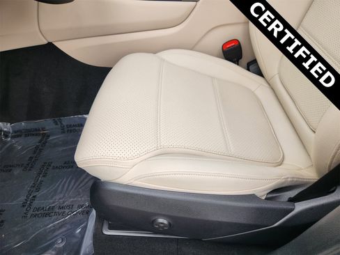 Certified 2025 Mercedes-Benz GLC 300 image 25