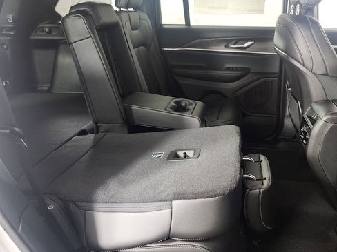 New 2025 Jeep Grand Cherokee Limited image 32