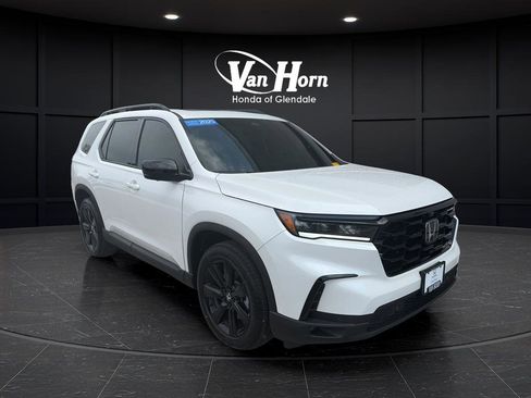 Certified 2025 Honda Pilot Black Edition image 1