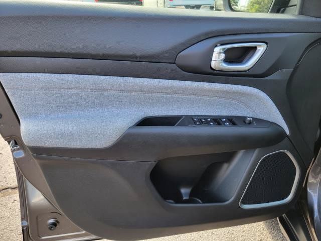 Used 2023 Jeep Compass Latitude AWD/4WD image 6