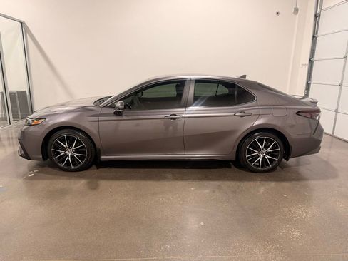 Used 2024 Toyota Camry SE image 8