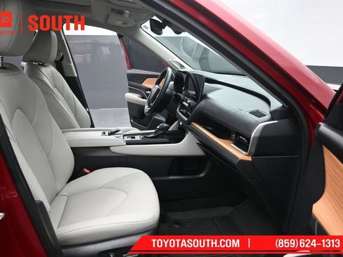 Used 2024 Toyota Grand Highlander AWD image 35