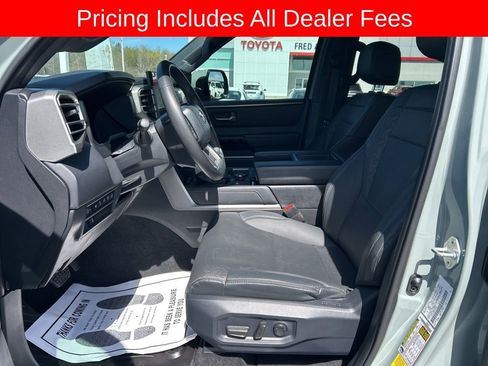 Used 2025 Toyota Tundra Limited AWD/4WD image 2