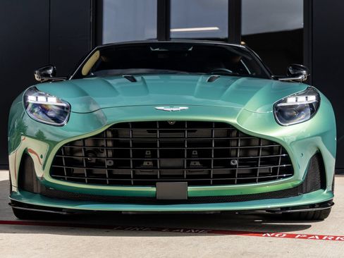 Used 2025 Aston Martin DB12 Coupe RWD image 4