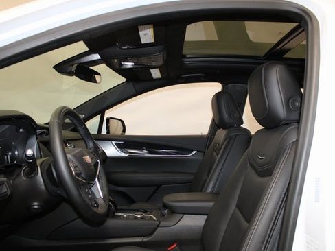 Used 2025 Cadillac XT5 Premium Luxury image 8