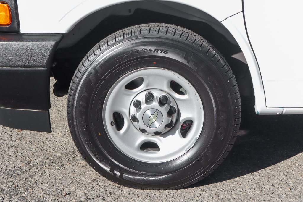 Used 2020 Chevrolet Express 3500 Extended w/ Driver Convenience Package RWD image 37