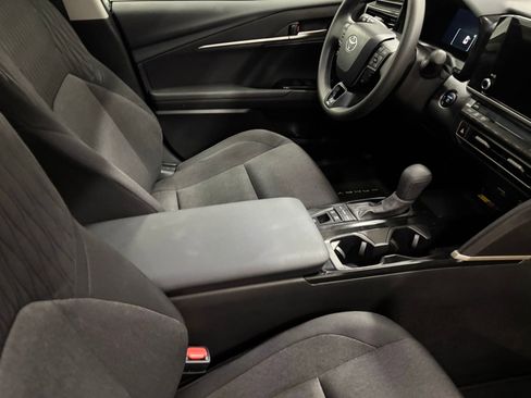 Used 2025 Toyota Camry LE FWD image 22