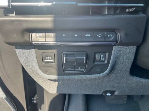 Used 2025 Cadillac Escalade Sport Platinum w/ LPO, Floor Liner Package AWD/4WD image 30