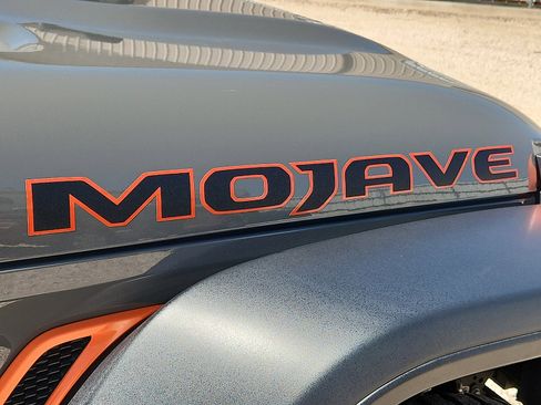 Used 2023 Jeep Gladiator Mojave AWD/4WD image 9