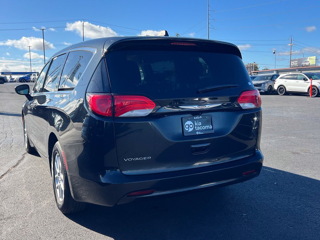 Used 2023 Chrysler Voyager LX FWD image 9