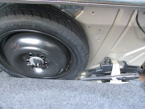 Used 1993 Dodge Dynasty FWD image 22