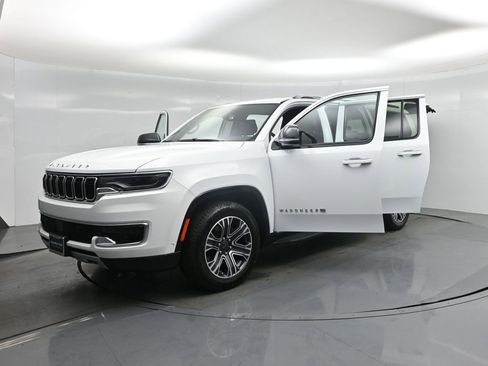 Used 2024 Jeep Wagoneer L Series II image 31