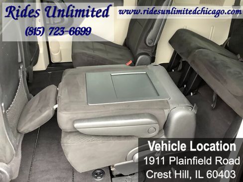 Used 2012 Dodge Grand Caravan SXT w/ Entertainment Group 1 FWD image 26