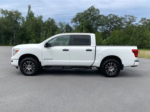 Used 2022 Nissan Titan SV w/ Accessory Utility Package image 4