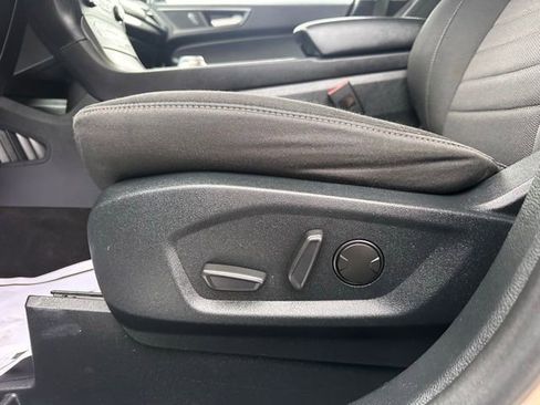 Used 2020 Ford Edge SE image 15