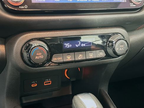 Used 2023 Nissan Kicks SR image 22