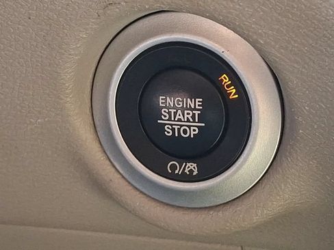 Used 2022 Chrysler Pacifica Touring-L FWD image 24