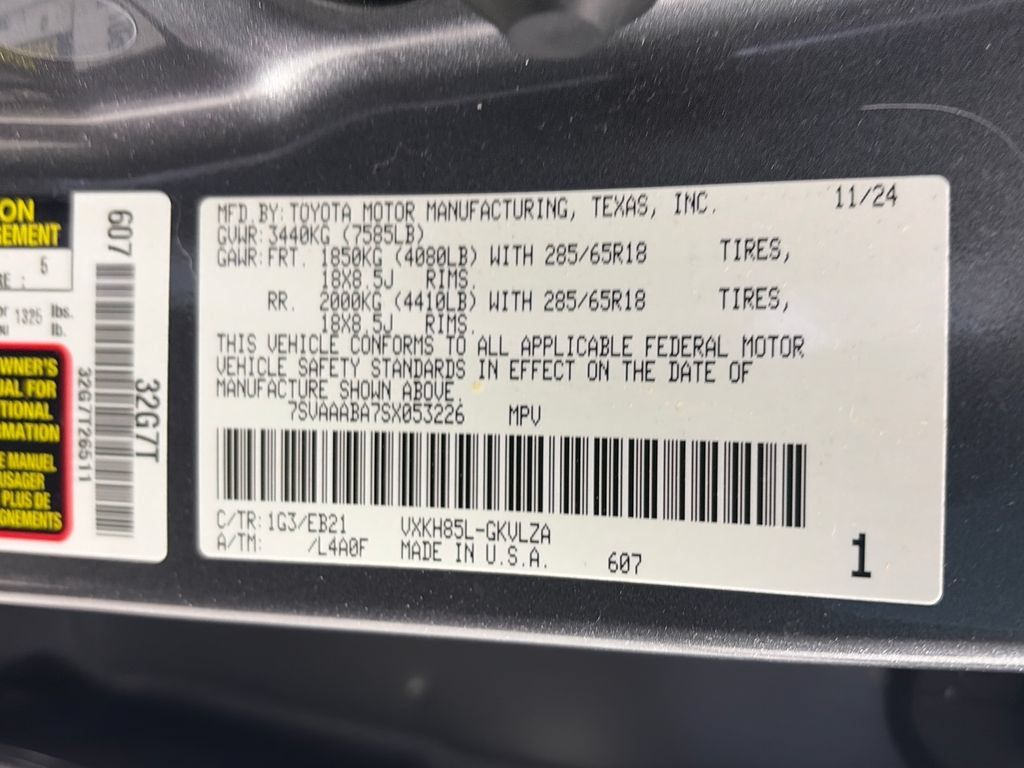 Used 2025 Toyota Sequoia TRD Pro AWD/4WD image 9