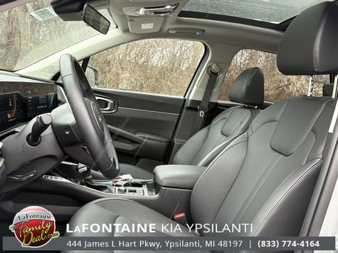 Certified 2025 Kia Sorento S w/ Panoramic Sunroof Package image 9