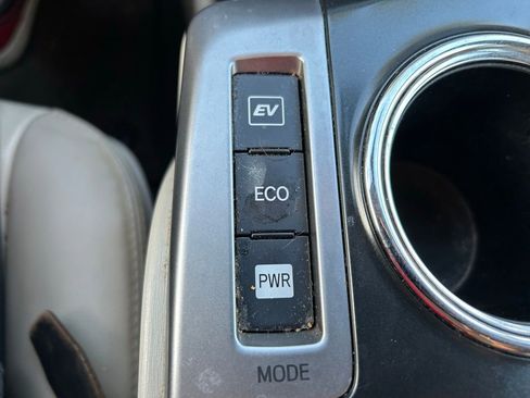 Used 2017 Toyota Prius V Five w/ Advanced Technology Package FWD image 30