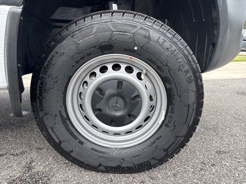 Used 2024 Mercedes-Benz Sprinter 2500 image 9