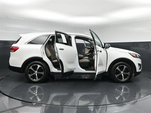 Used 2017 Kia Sorento EX AWD/4WD image 39