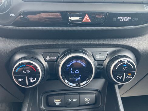 Used 2025 Hyundai Venue SEL FWD image 22