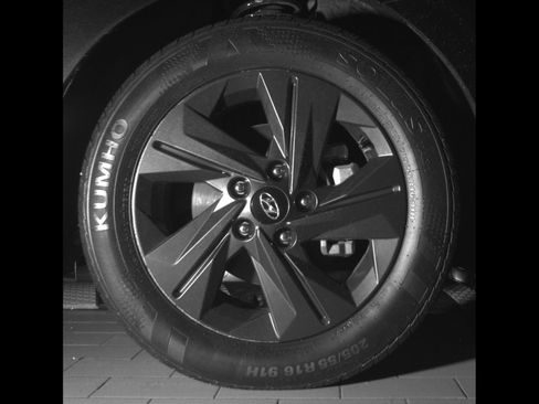 Used 2023 Hyundai Elantra SEL w/ Cargo Package FWD image 11