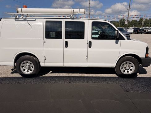 Used 2014 Chevrolet Express 1500 RWD image 2