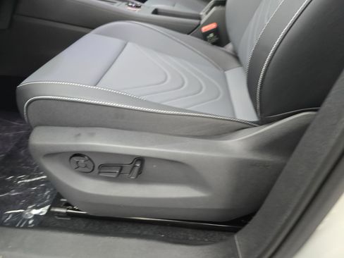 New 2026 Volkswagen Tiguan SE R-Line AWD/4WD image 28