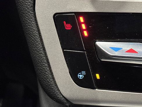 Used 2023 Ford Explorer XLT image 8