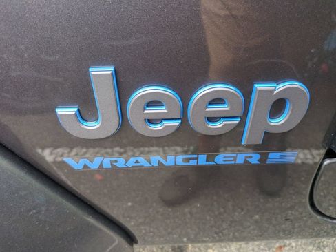 Used 2025 Jeep Wrangler Unlimited Sahara AWD/4WD image 32