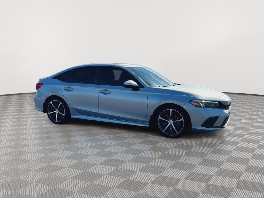 Used 2022 Honda Civic Touring image 2
